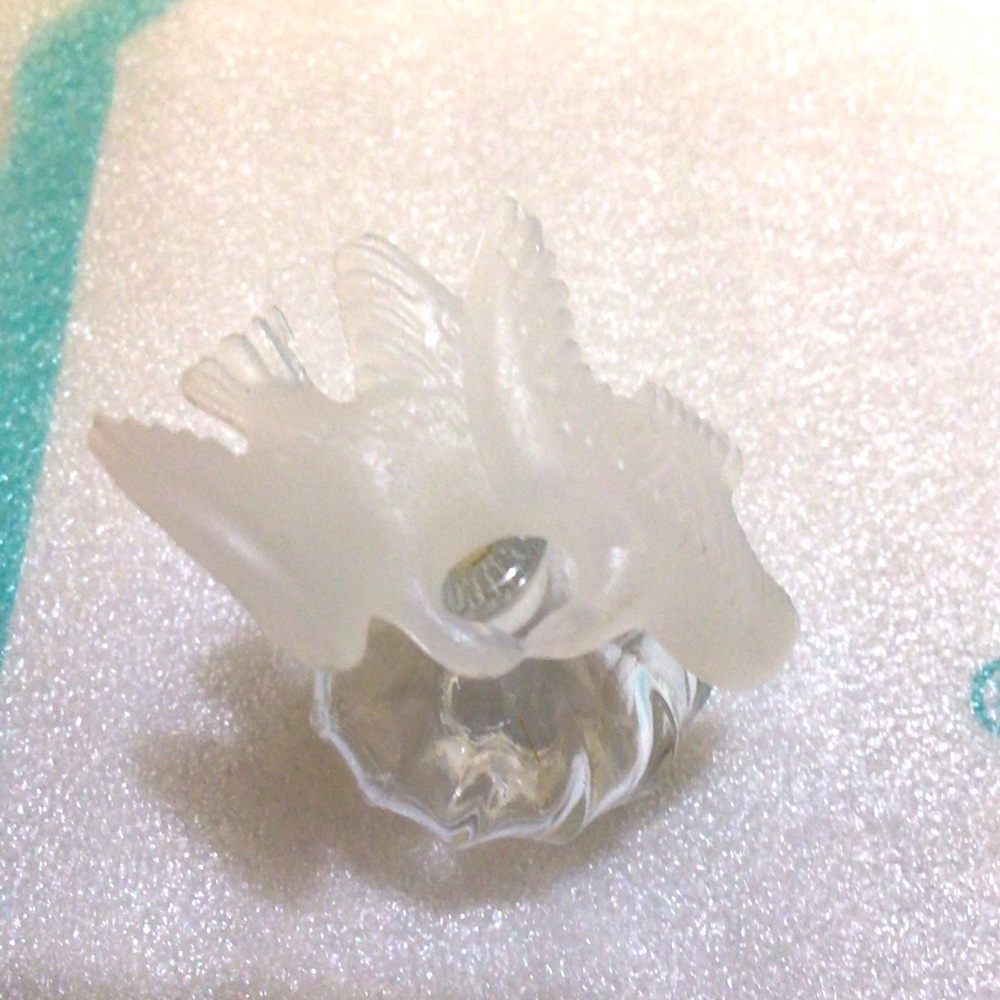 Tiny L’Air Du Temps bottle with two doves